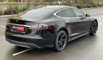 Tesla Model S 2015