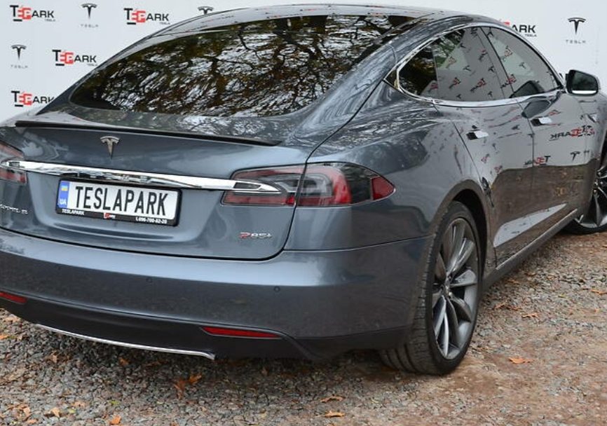 Tesla Model S 2013