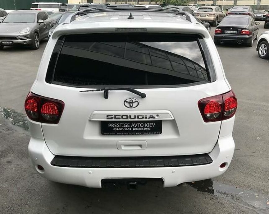 Toyota Sequoia 2018