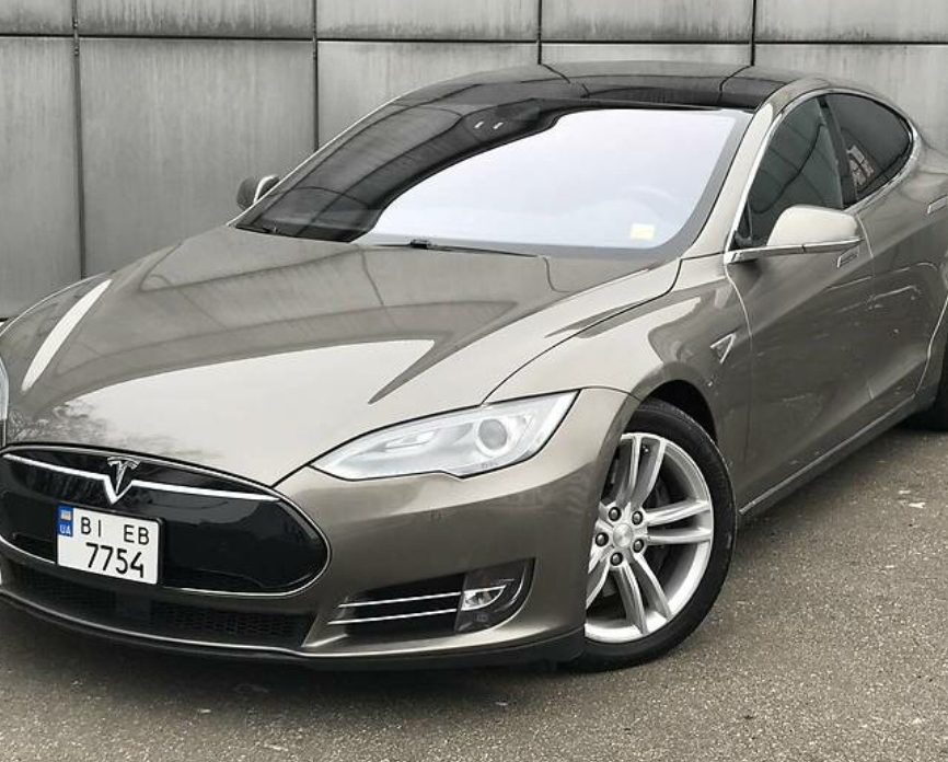 Tesla Model S 2015