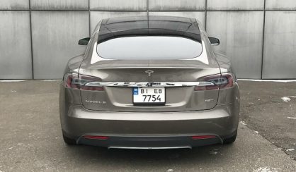 Tesla Model S 2015