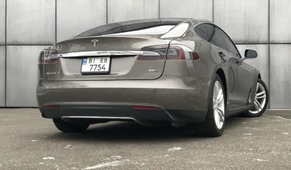 Tesla Model S 2015