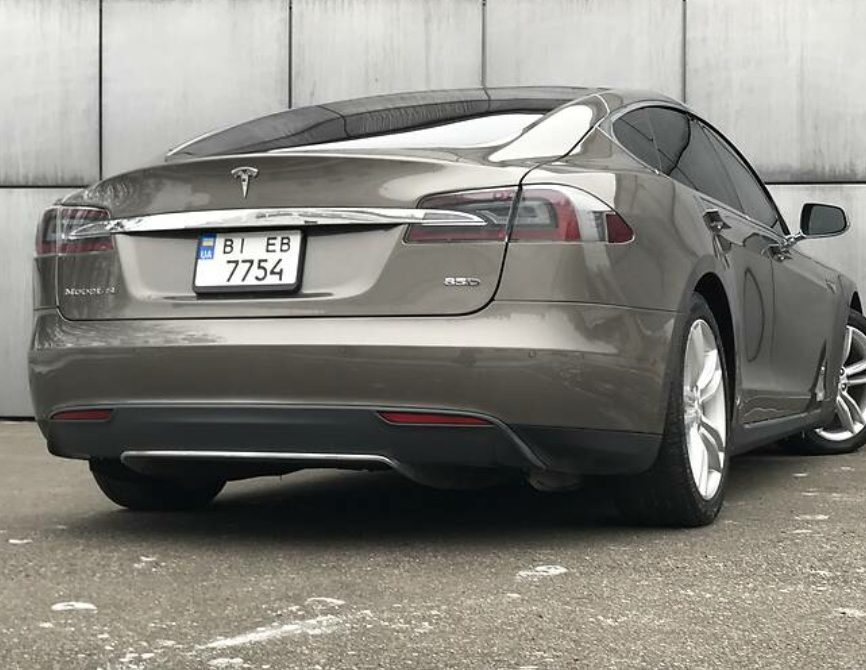 Tesla Model S 2015