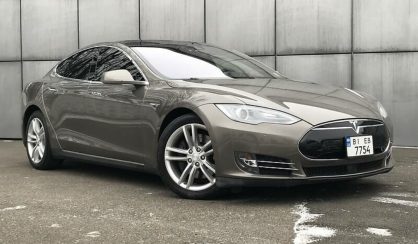 Tesla Model S 2015