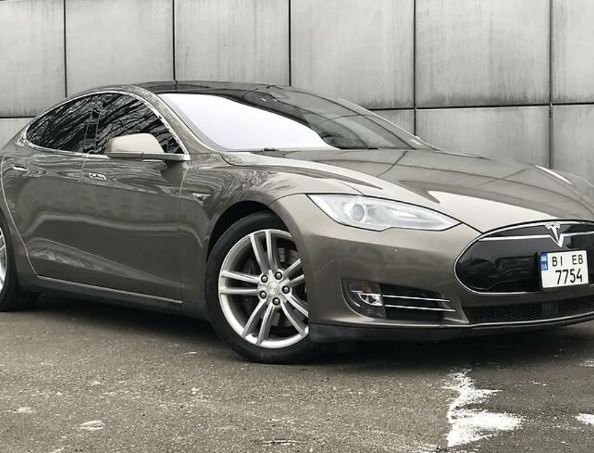 Tesla Model S 2015