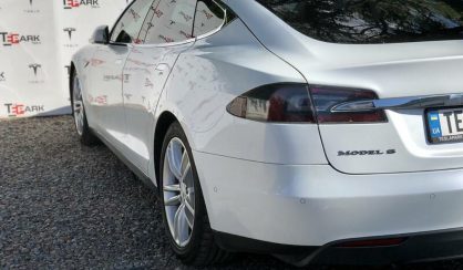 Tesla Model S 2015