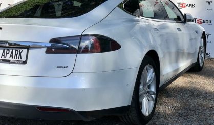 Tesla Model S 2015