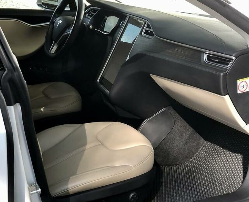 Tesla Model S 2015