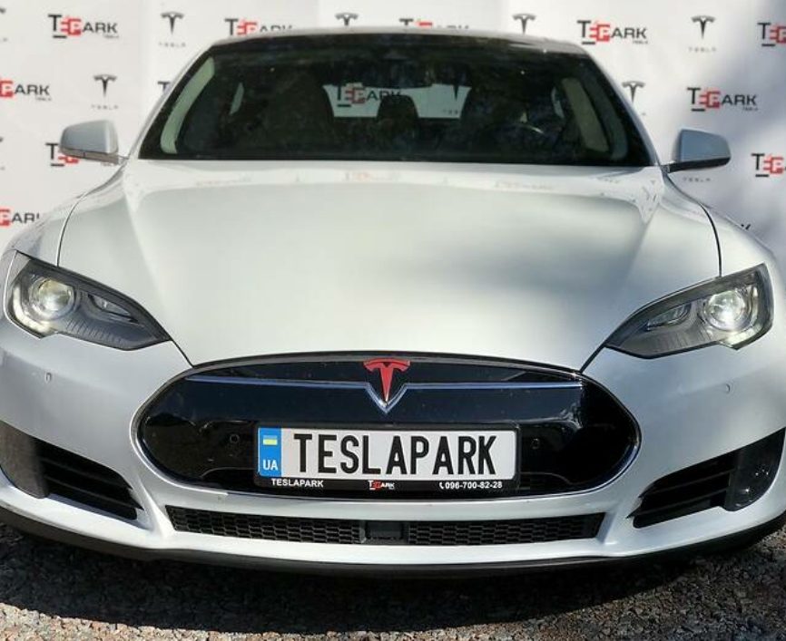 Tesla Model S 2015