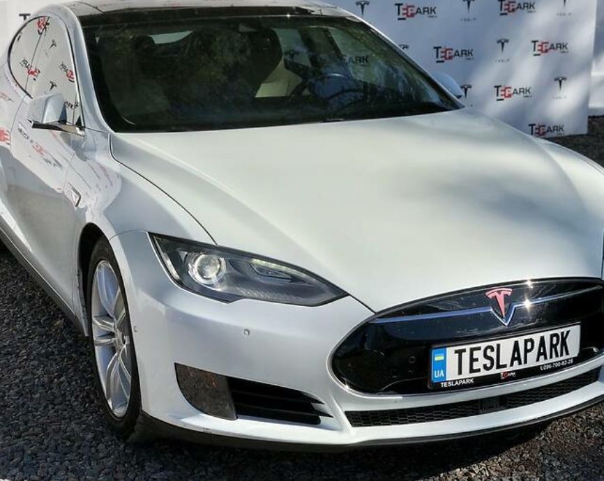 Tesla Model S 2015