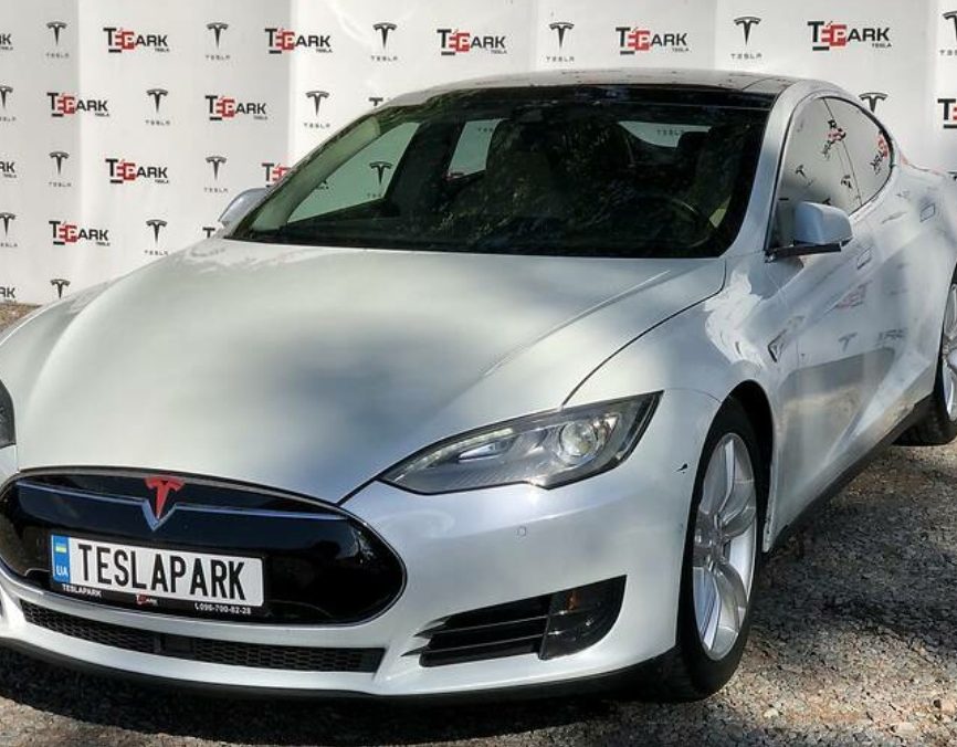 Tesla Model S 2015