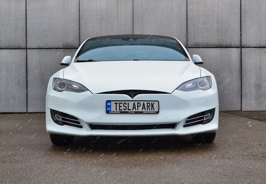 Tesla Model S 2015