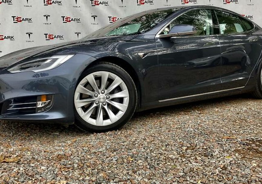 Tesla Model S 2016