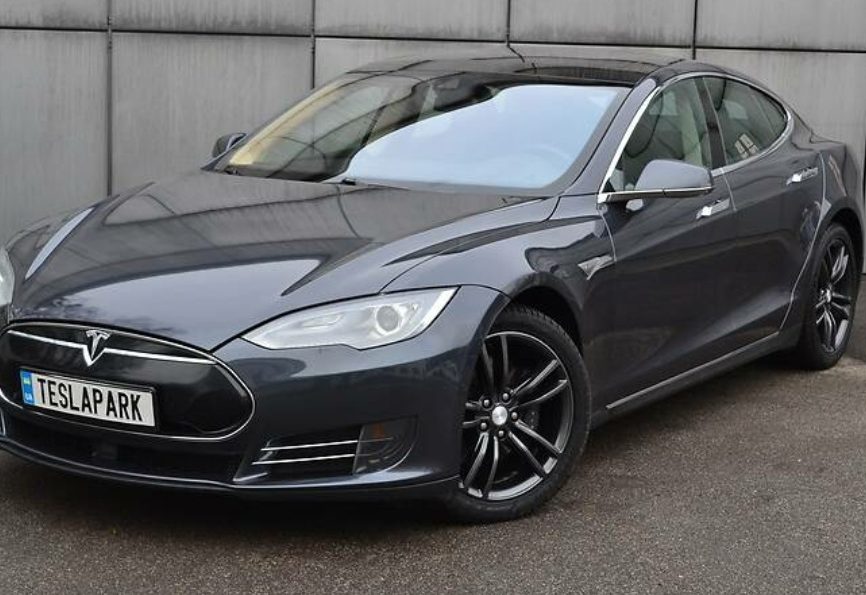 Tesla Model S 2015