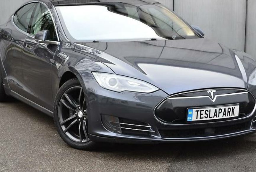 Tesla Model S 2015