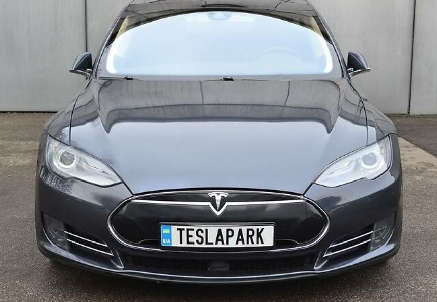 Tesla Model S 2015