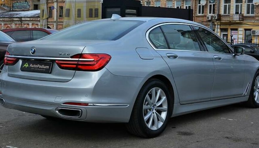 BMW 740 2018