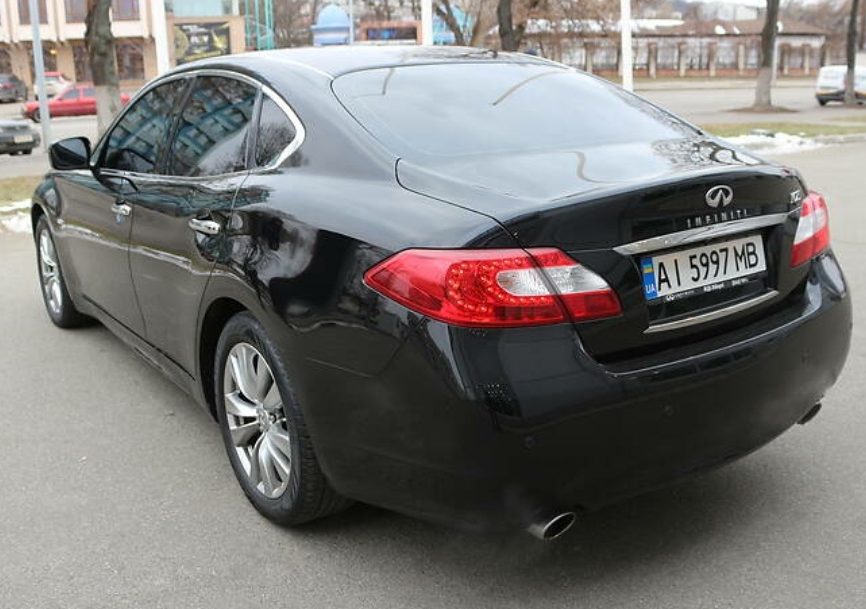 Infiniti M25 2013