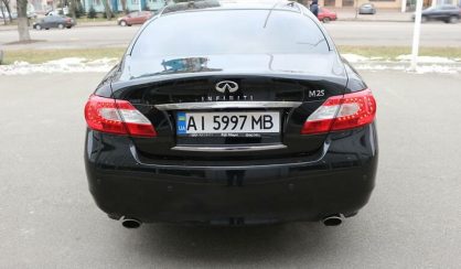 Infiniti M25 2013