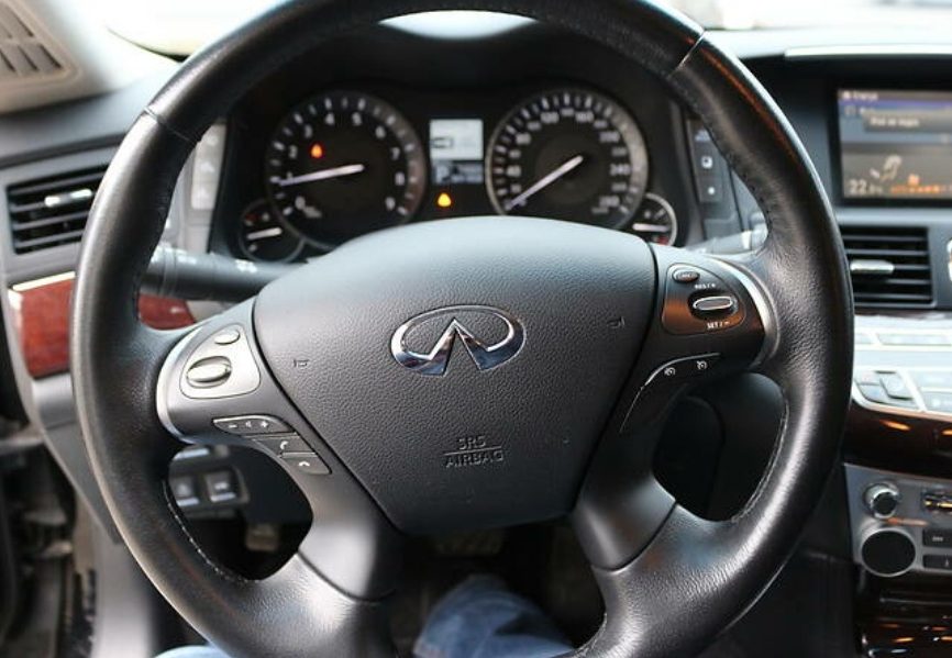 Infiniti M25 2013