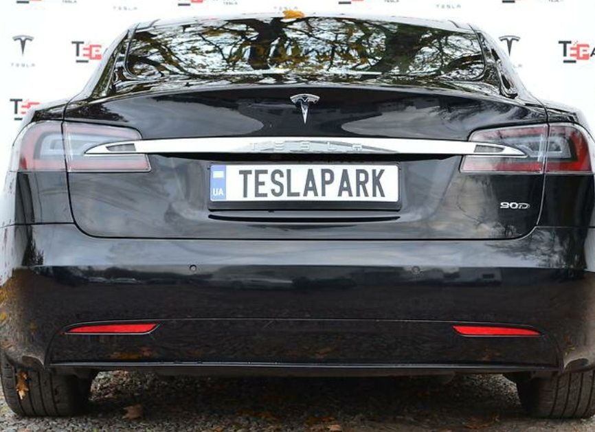 Tesla Model S 2016