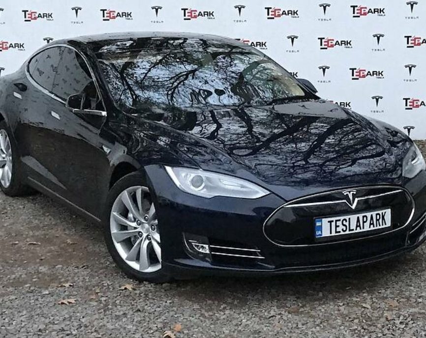 Tesla Model S 2014