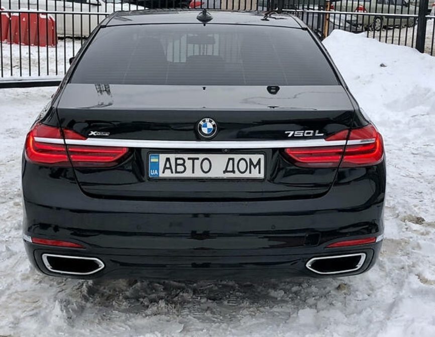 BMW 750 2015
