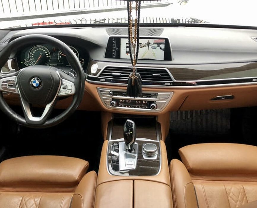 BMW 750 2015