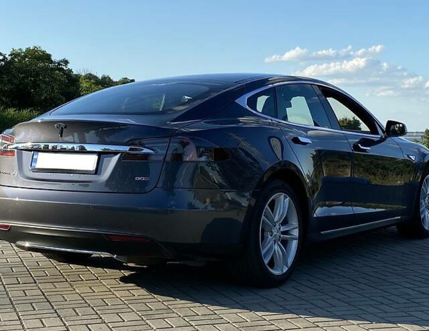 Tesla Model S 2016