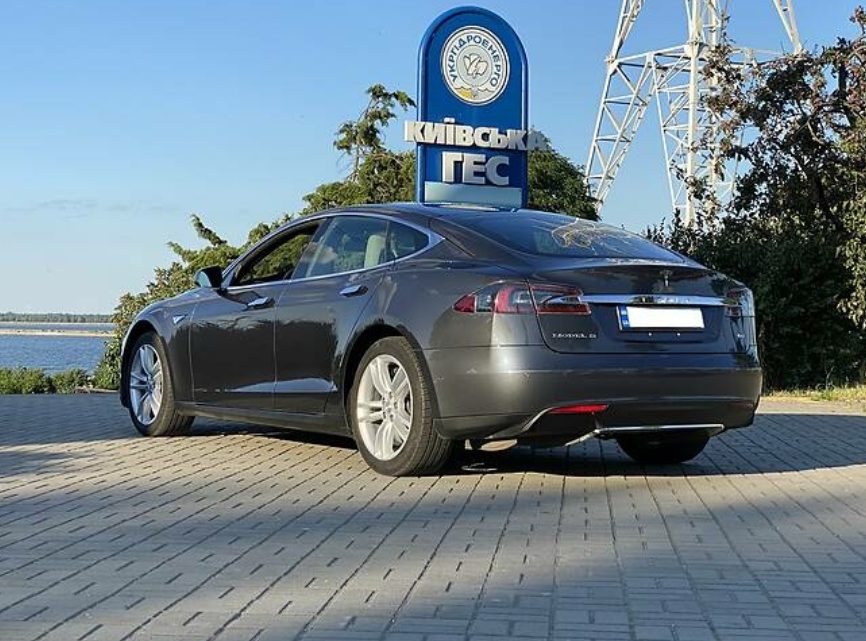 Tesla Model S 2016