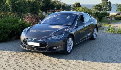 Tesla Model S 2016