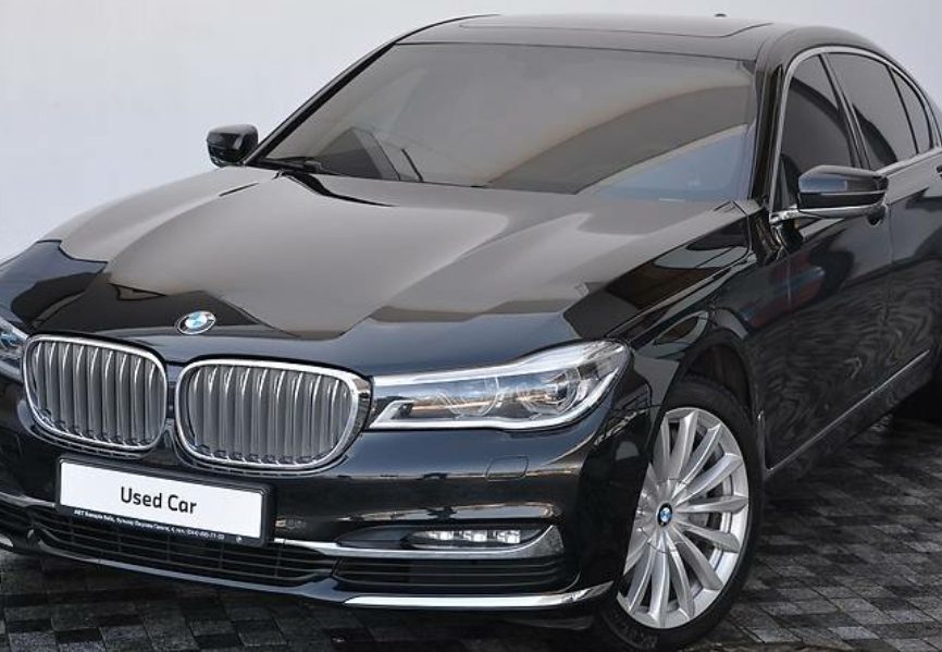 BMW 750 2017