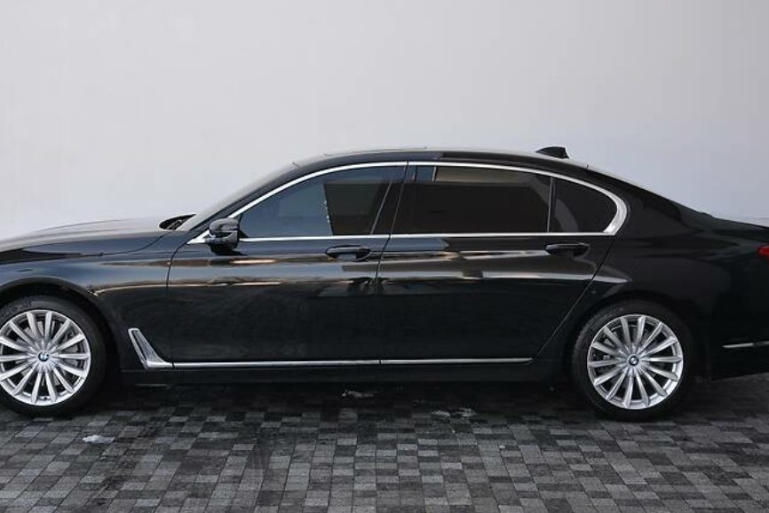 BMW 750 2017