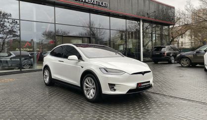 Tesla Model X 2020