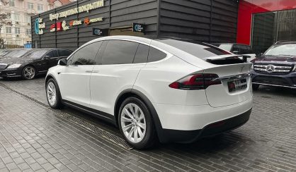 Tesla Model X 2020