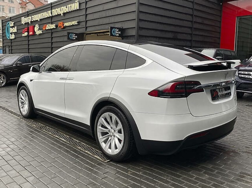 Tesla Model X 2020