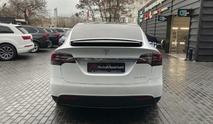 Tesla Model X 2020