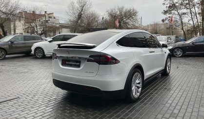 Tesla Model X 2020