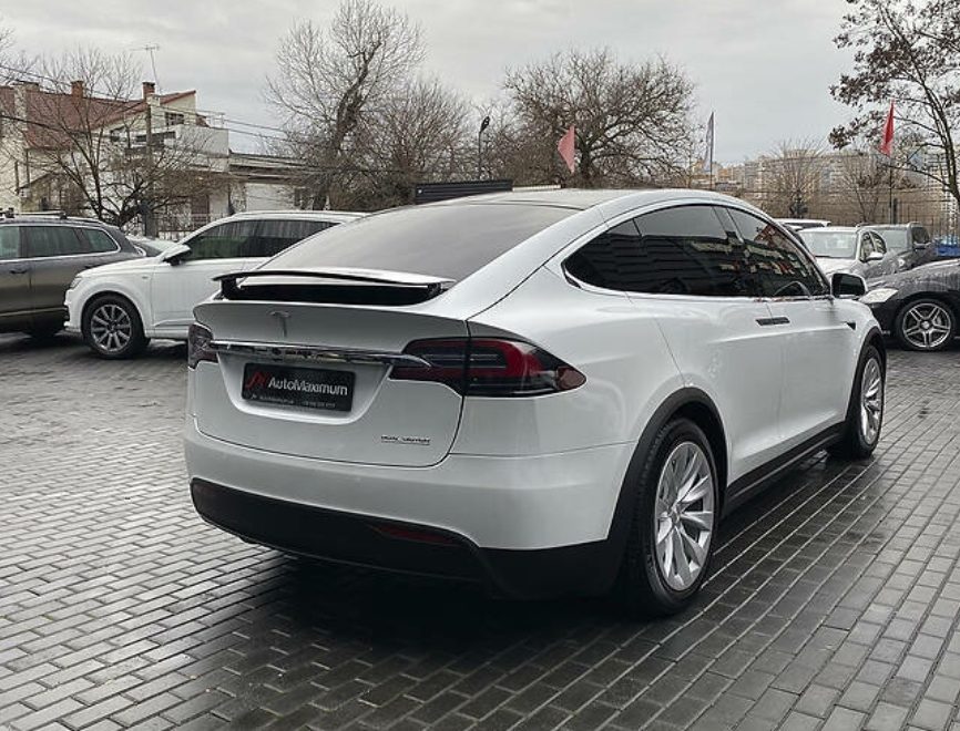 Tesla Model X 2020