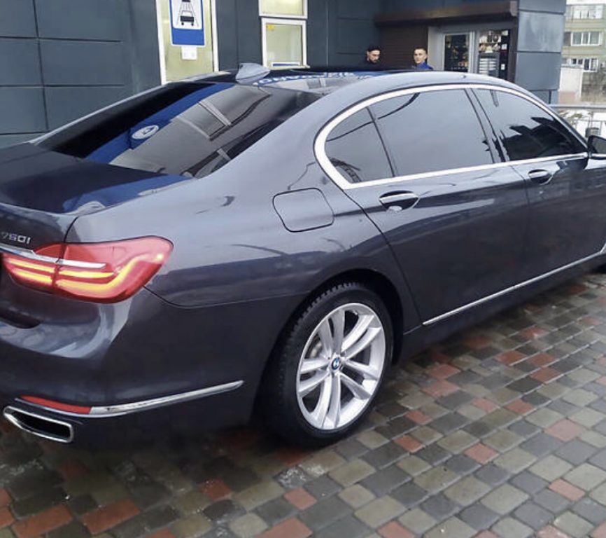 BMW 750 2016