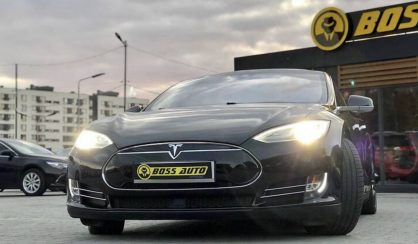 Tesla Model S 2015