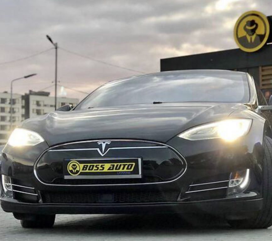 Tesla Model S 2015