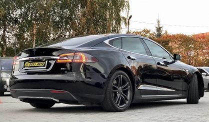 Tesla Model S 2015