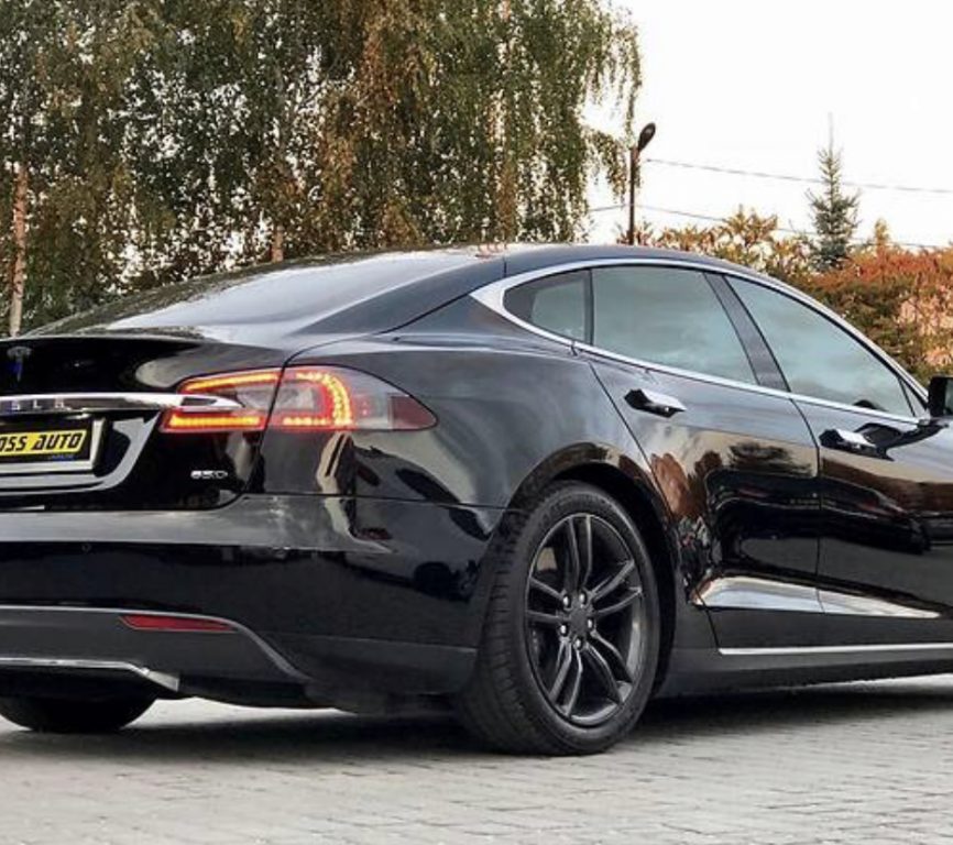 Tesla Model S 2015