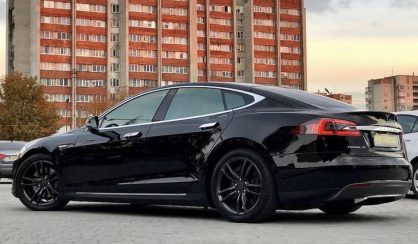 Tesla Model S 2015