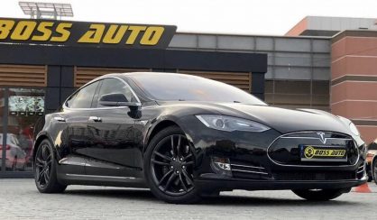 Tesla Model S 2015