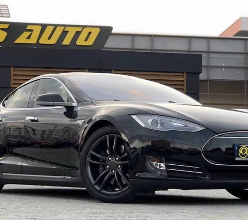 Tesla Model S 2015