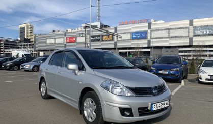 Nissan TIIDA 2011