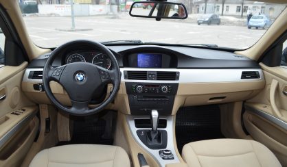 BMW 320 2010