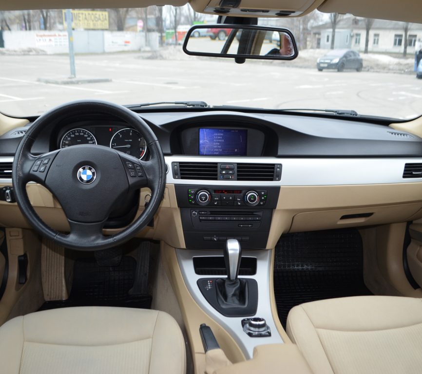 BMW 320 2010